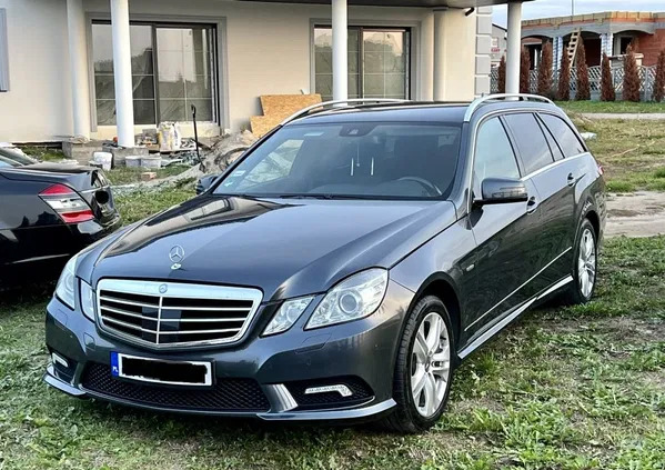 samochody osobowe Mercedes-Benz Klasa E cena 41900 przebieg: 223000, rok produkcji 2010 z Koło